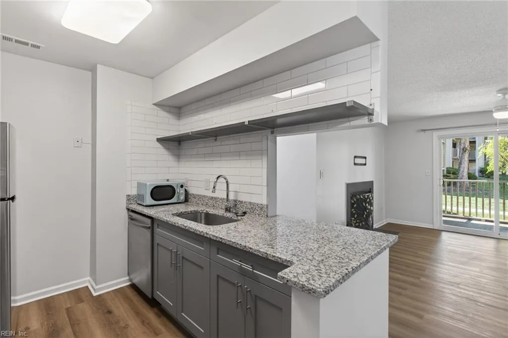 560 CANDLE LN #104, NEWPORT NEWS VA 23608 thumb 12
