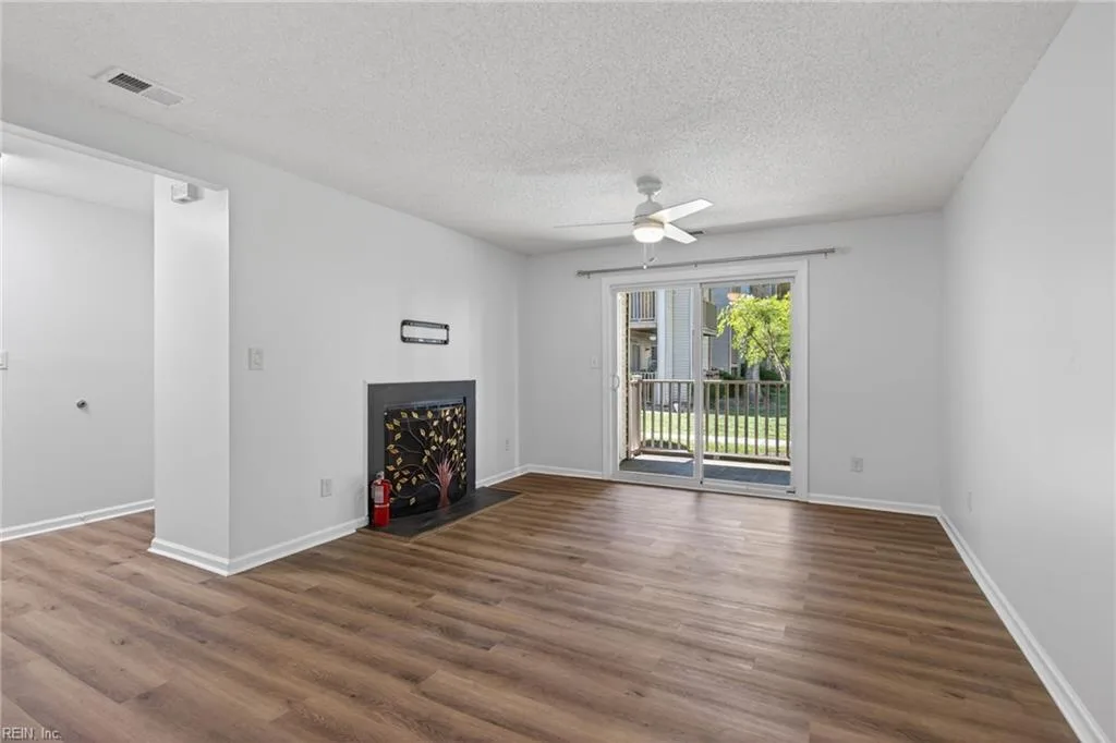 560 CANDLE LN #104, NEWPORT NEWS VA 23608 thumb 9
