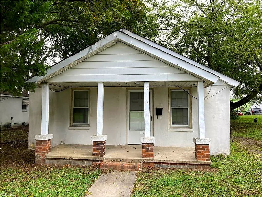 19 Bernard AVE, HAMPTON VA 23669 - Main photo