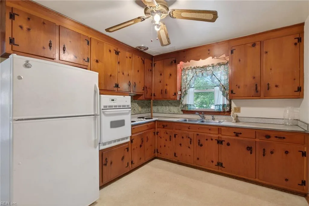701 Forrest DR, NEWPORT NEWS VA 23601 thumb 7
