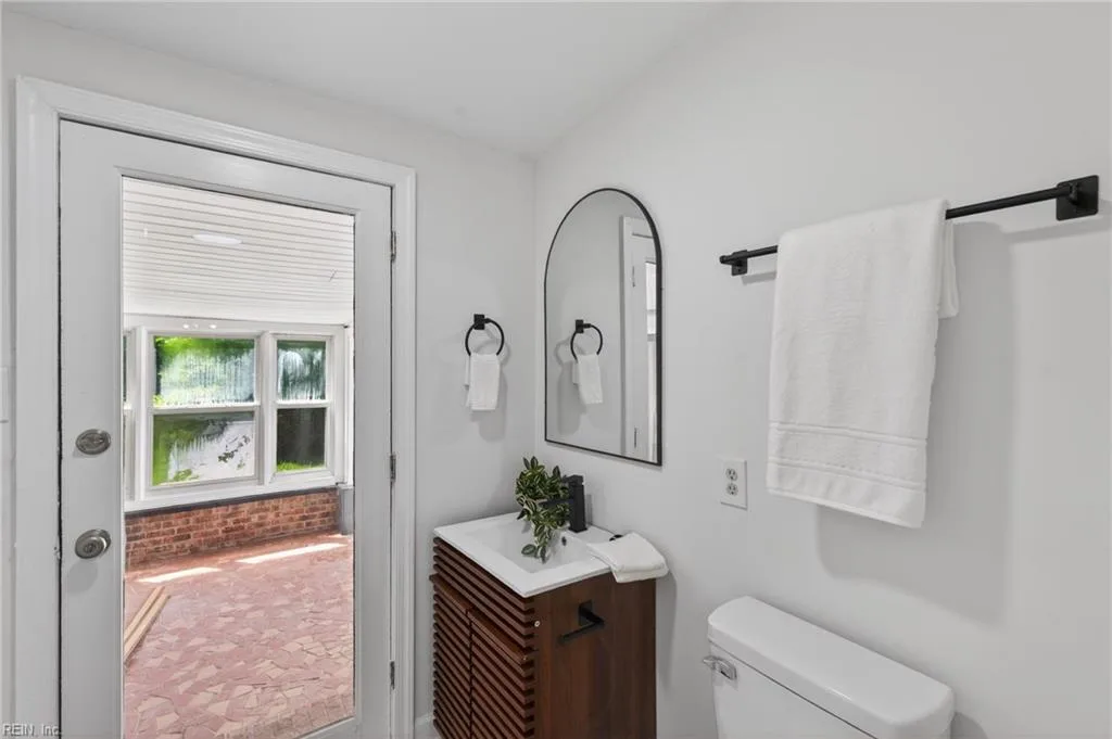 404 Eisenhower CIR, PORTSMOUTH VA 23701 thumb 12