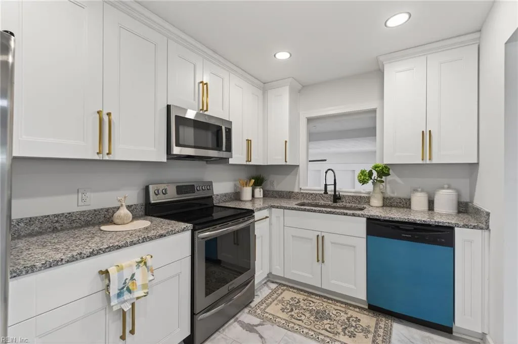 404 Eisenhower CIR, PORTSMOUTH VA 23701 thumb 8