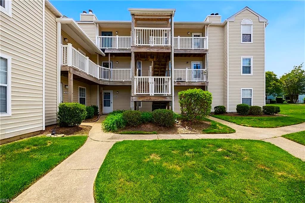 2129 Retreat CT, VIRGINIA BEACH VA 23454 - Main photo
