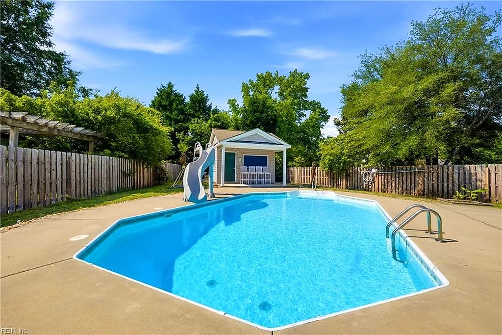 103 Jessica DR, YORKTOWN VA 23693 - Photo 4