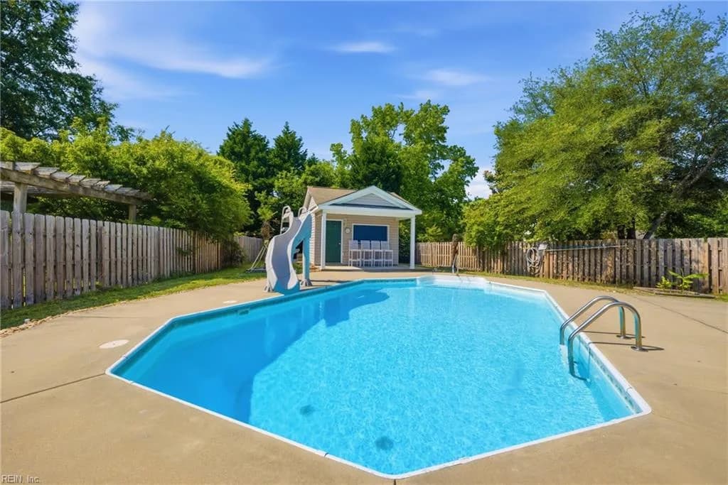 103 Jessica DR, YORKTOWN VA 23693 - Photo 4