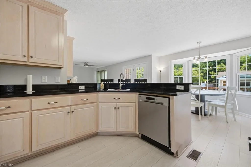 103 Jessica DR, YORKTOWN VA 23693 thumb 7