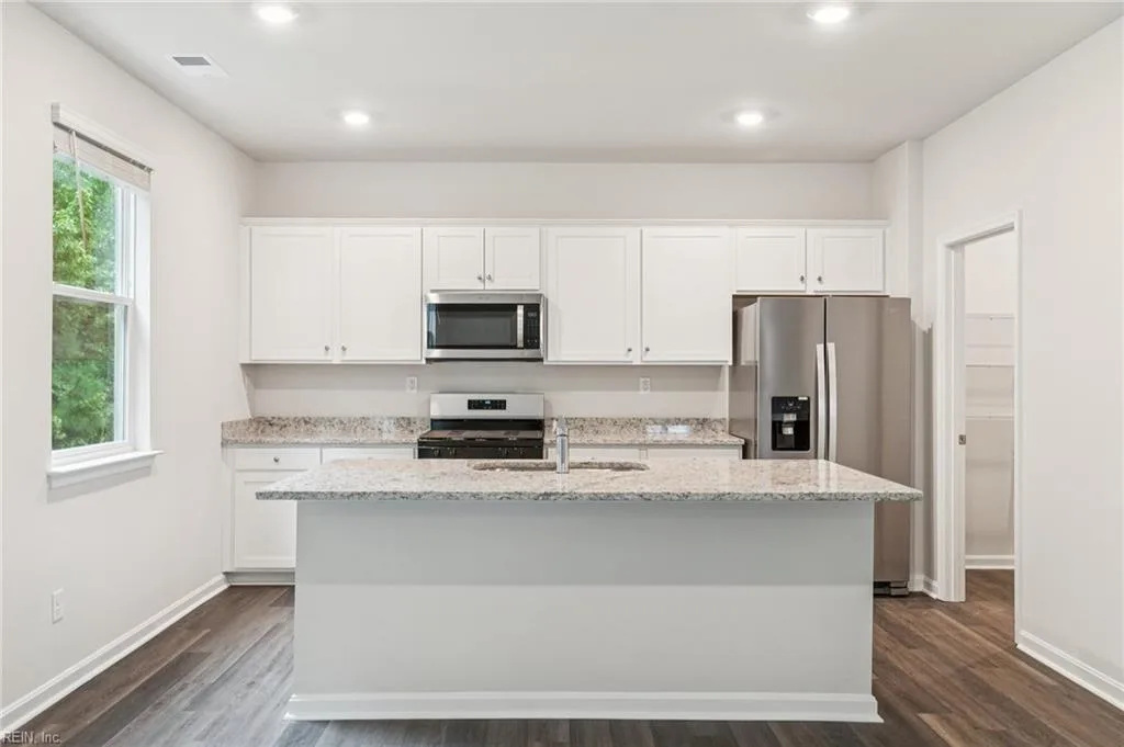 2140 Brians LN, SUFFOLK VA 23434 - Photo 3