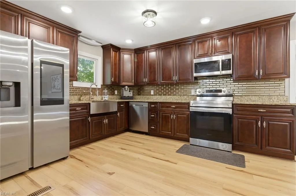 1520 Carson CRES E, PORTSMOUTH VA 23701 - Photo 5