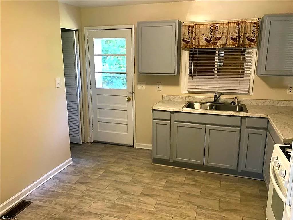 89 Jordan DR, HAMPTON VA 23666 - Photo 3