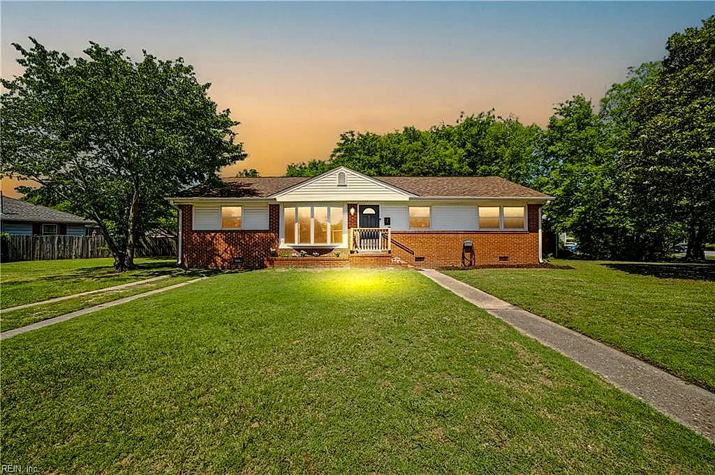 2 Lynnhaven DR, HAMPTON VA 23666 - Main photo