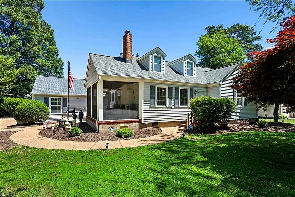 327 Deep Creek RD, NEWPORT NEWS VA 23606 - Main photo