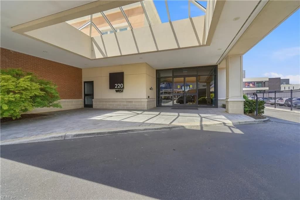 220 W Brambleton AVE #202, NORFOLK VA 23510 - Main photo