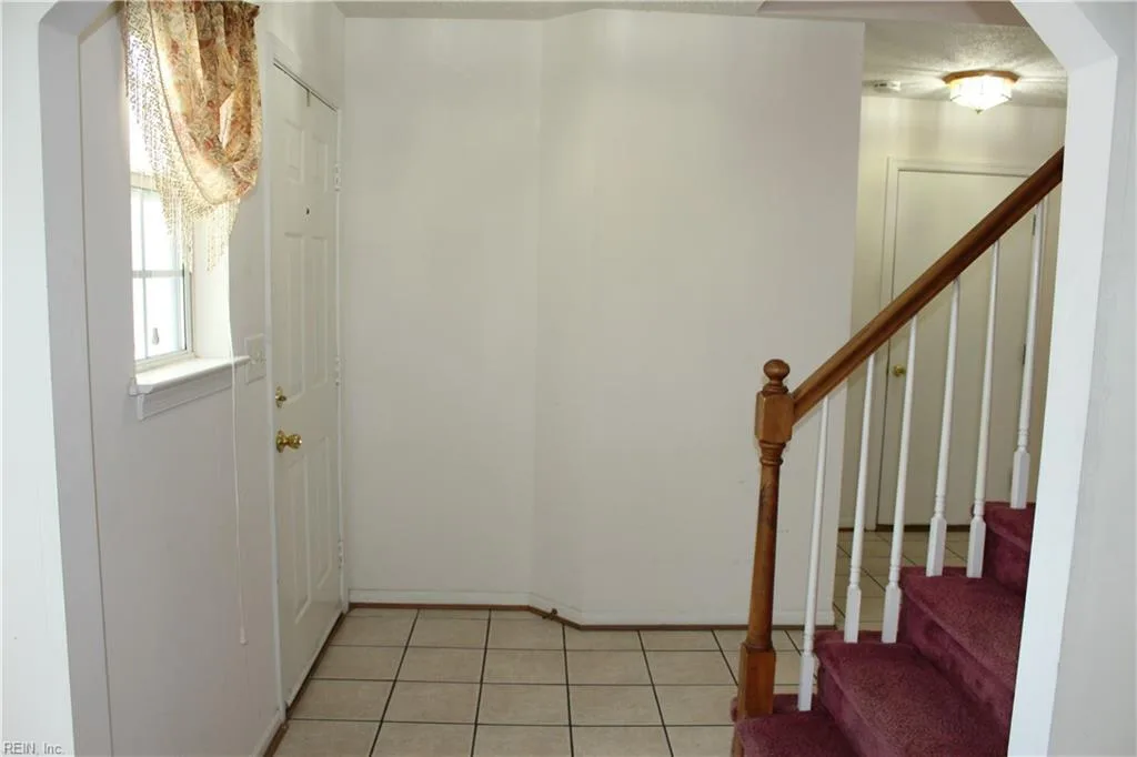 54 Locksley DR, HAMPTON VA 23666 - Photo 4