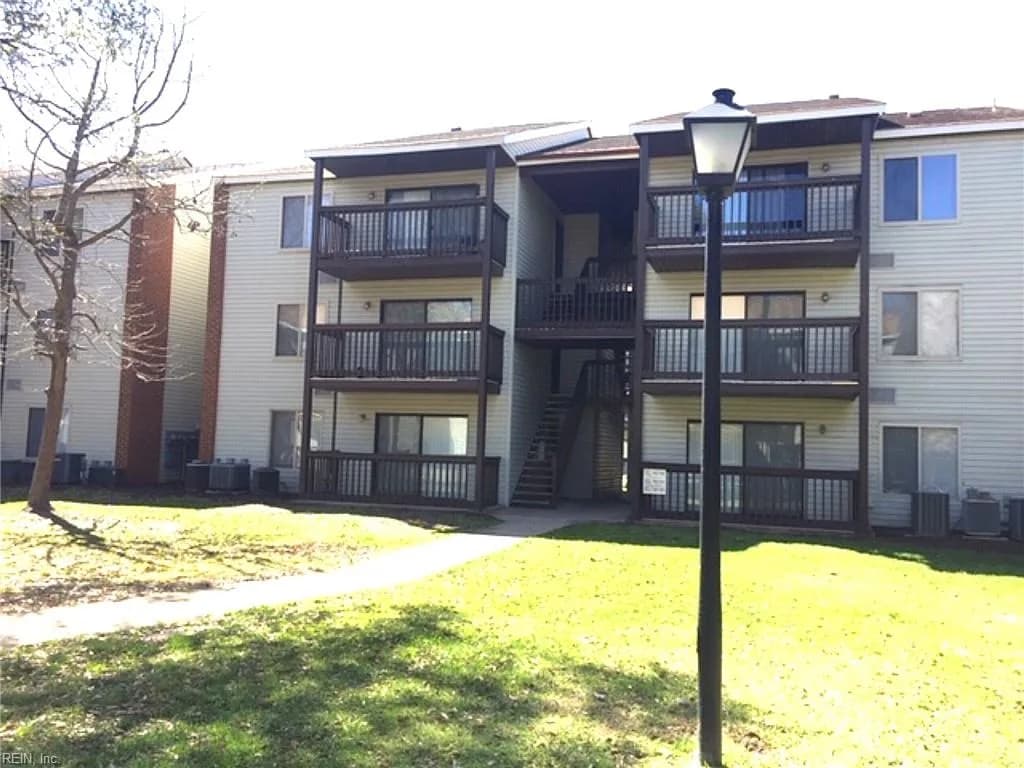 140 Wells CT, HAMPTON VA 23666 - Photo 2