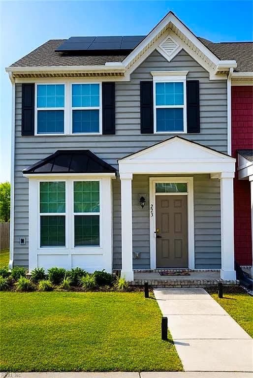 223 Goldenstar LN, PORTSMOUTH VA 23701 - Main photo