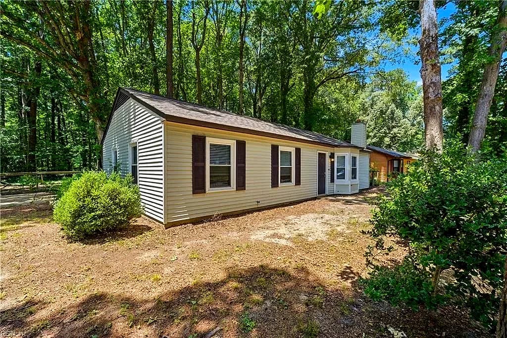 249 Batson DR, NEWPORT NEWS VA 23602 - Photo 2