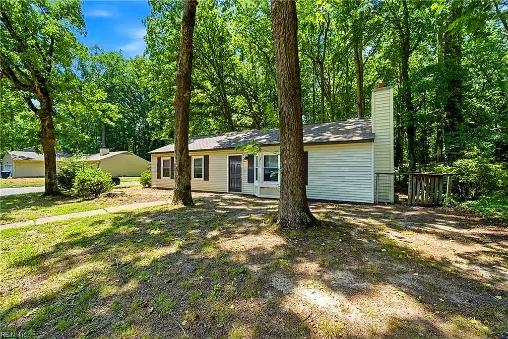 249 Batson DR, NEWPORT NEWS VA 23602 - Photo 3