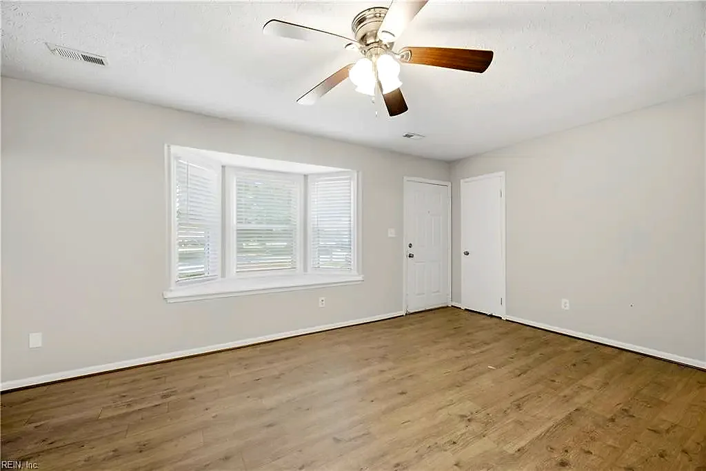 249 Batson DR, NEWPORT NEWS VA 23602 - Photo 4