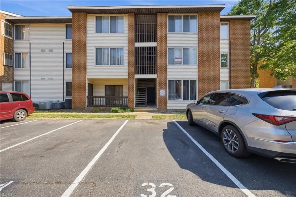 28 Pacific DR #2, HAMPTON VA 23666 - Photo 3