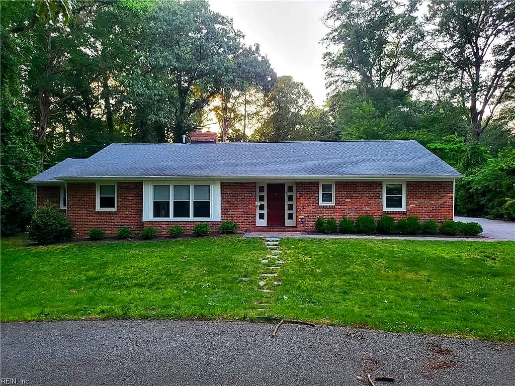 1 Sir Francis Wyatt PL, NEWPORT NEWS VA 23606 - Photo 2