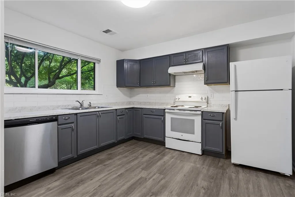 1010 N Green DR, NEWPORT NEWS VA 23602 thumb 6