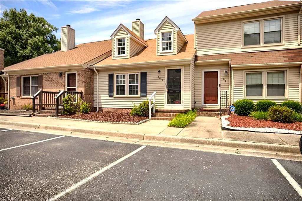 105 Beacon WAY, NEWPORT NEWS VA 23606 - Main photo