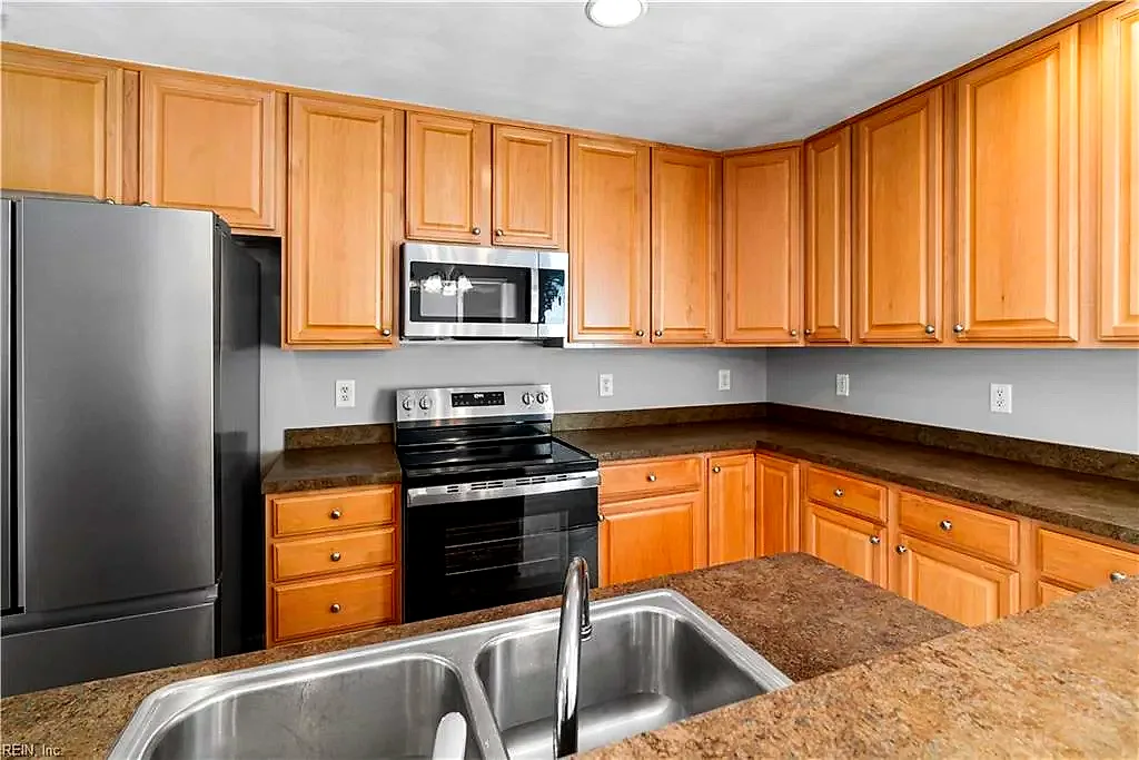 5525 Taylors Walke LN, VIRGINIABEACH VA 23462 - Photo 4