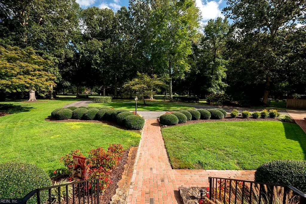 517 Woodards Ford RD, CHESAPEAKE VA 23322 - Photo 4