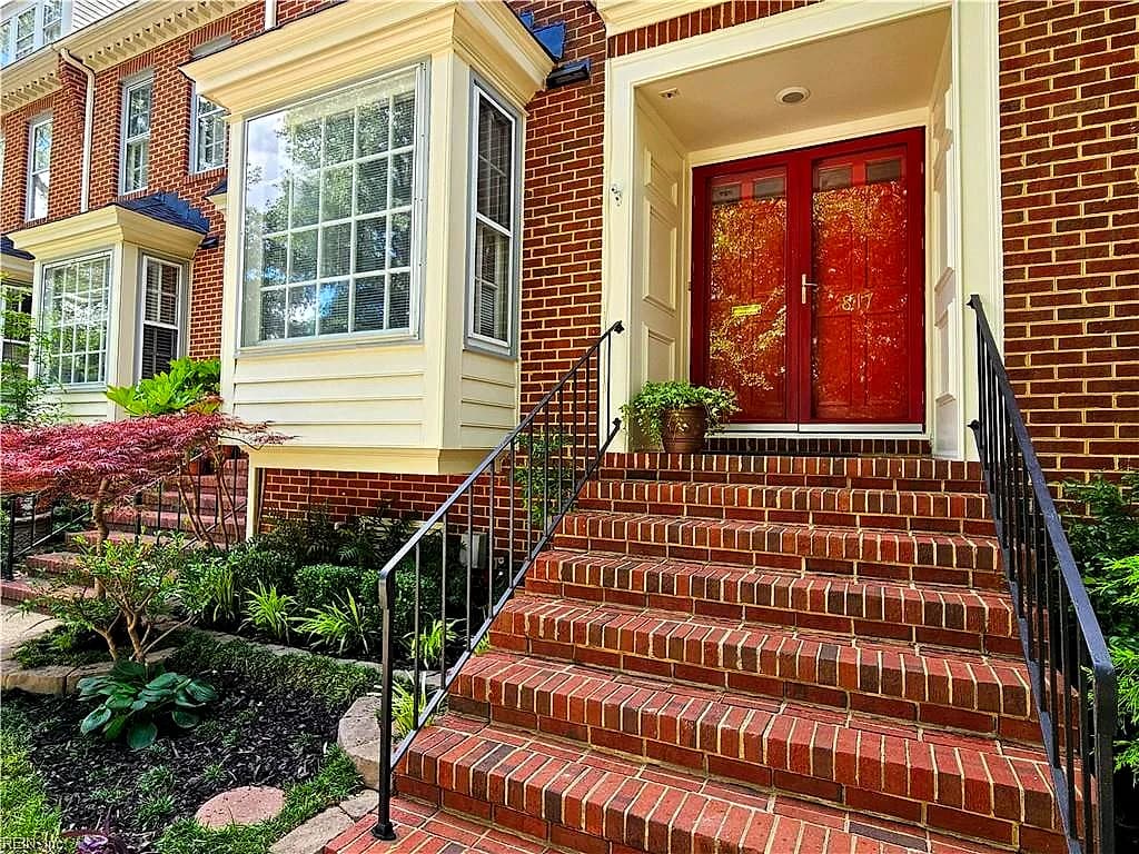 817 Botetourt GDNS, NORFOLK VA 23507 - Main photo