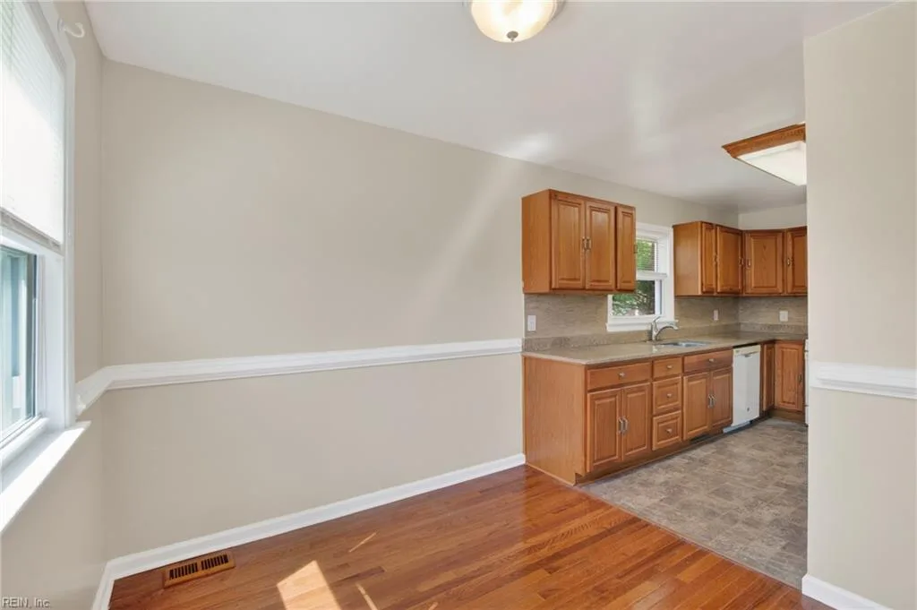 25 Berkley DR, HAMPTON VA 23663 thumb 8
