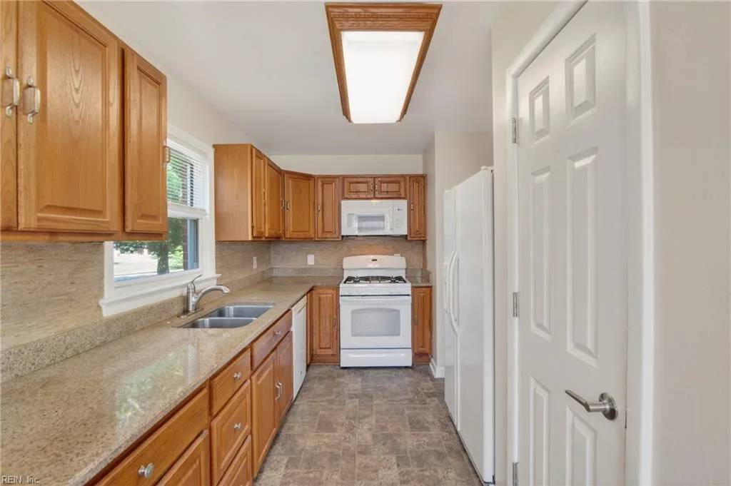 25 Berkley DR, HAMPTON VA 23663 thumb 10