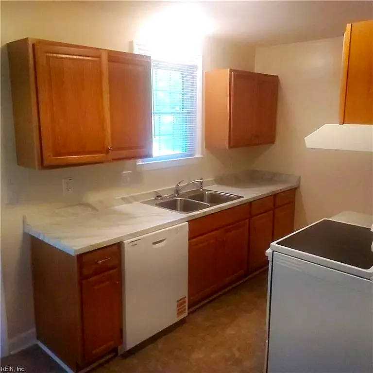 34 Westover ST, HAMPTON VA 23669 - Photo 4