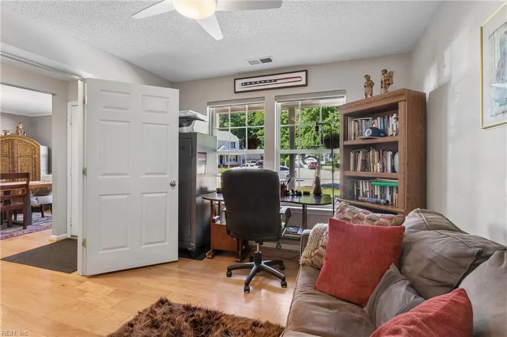 709 Robin Hood DR, YORKTOWN VA 23693 thumb 8