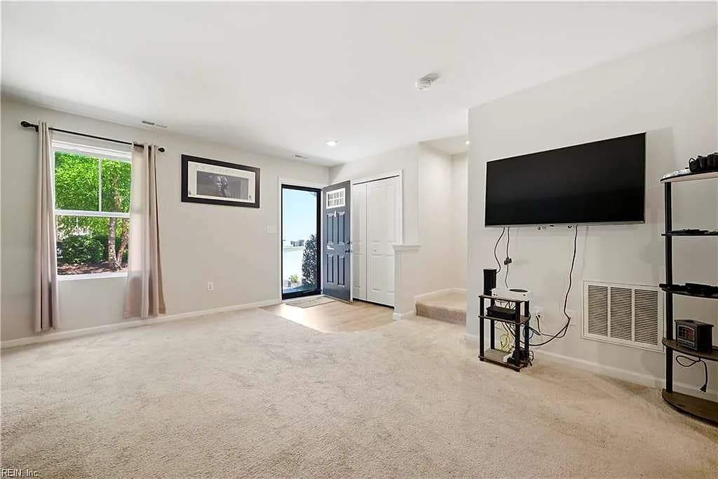 404 Lakeview CV, SMITHFIELD VA 23430 thumb 8