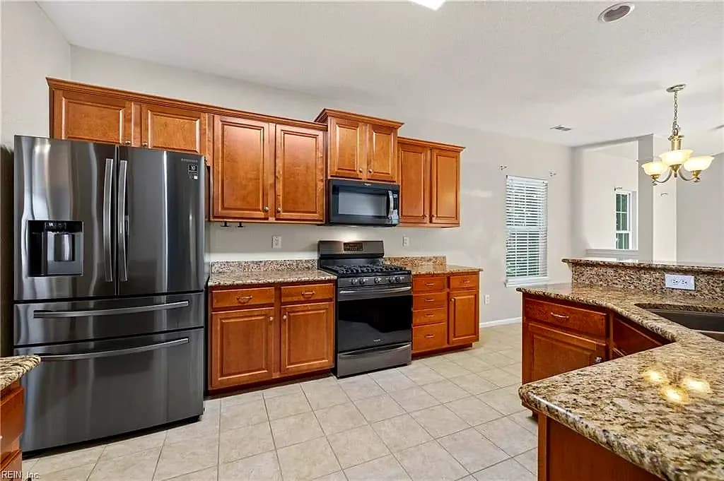 705 Creekwood DR, CHESAPEAKE VA 23323 - Main photo