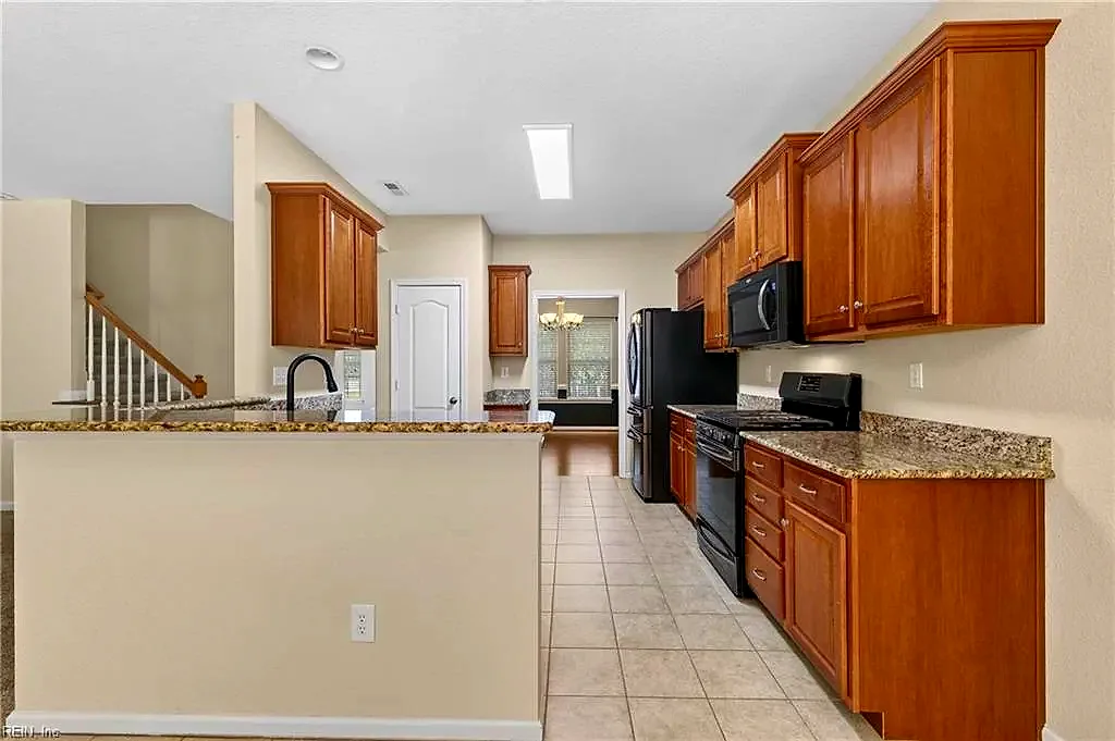 705 Creekwood DR, CHESAPEAKE VA 23323 - Photo 3
