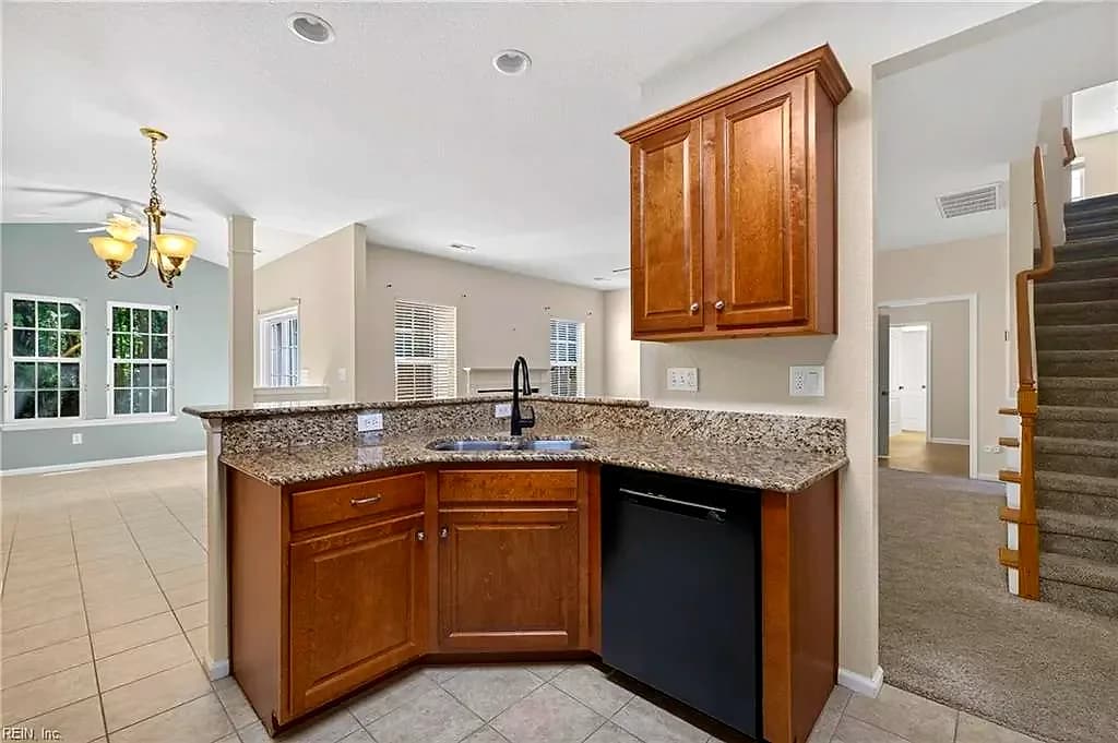 705 Creekwood DR, CHESAPEAKE VA 23323 - Photo 4