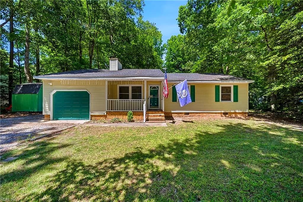 7133 Lord Carrington DR, GLOUCESTER VA 23061 - Main photo