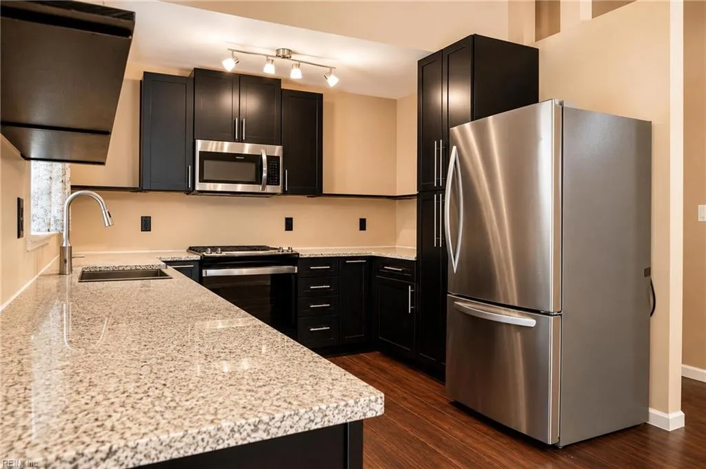 8253 Manor DR, GLOUCESTER VA 23061 thumb 11