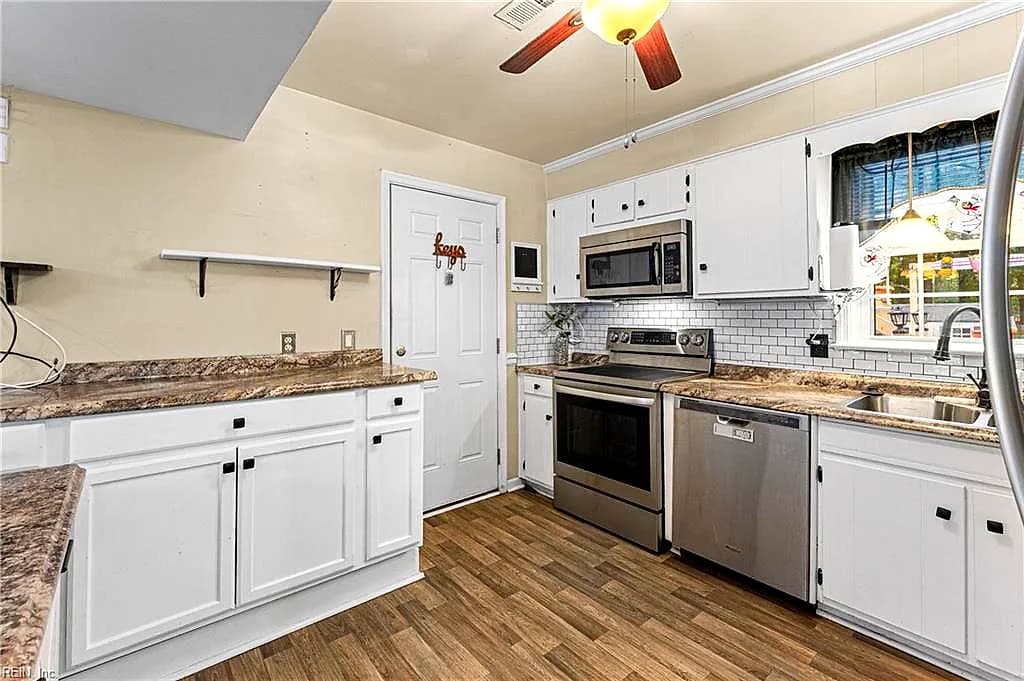318 Williamsburg CT, NEWPORT NEWS VA 23606 - Photo 5