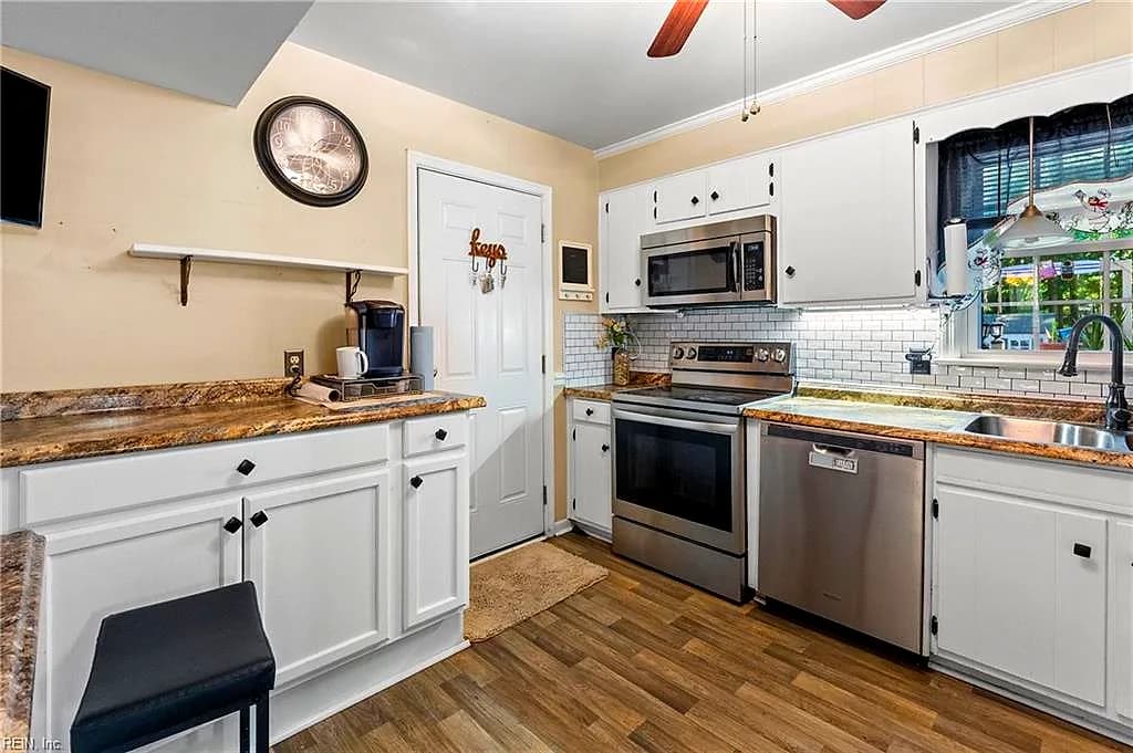 318 Williamsburg CT, NEWPORTNEWS VA 23606 - Photo 5