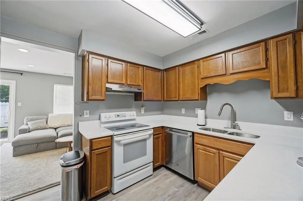 216 Whitewater DR, NEWPORTNEWS VA 23608 thumb 6