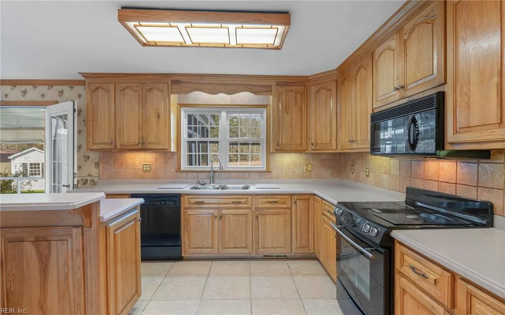 526 Elizabeth Lake DR, HAMPTON VA 23669 thumb 12