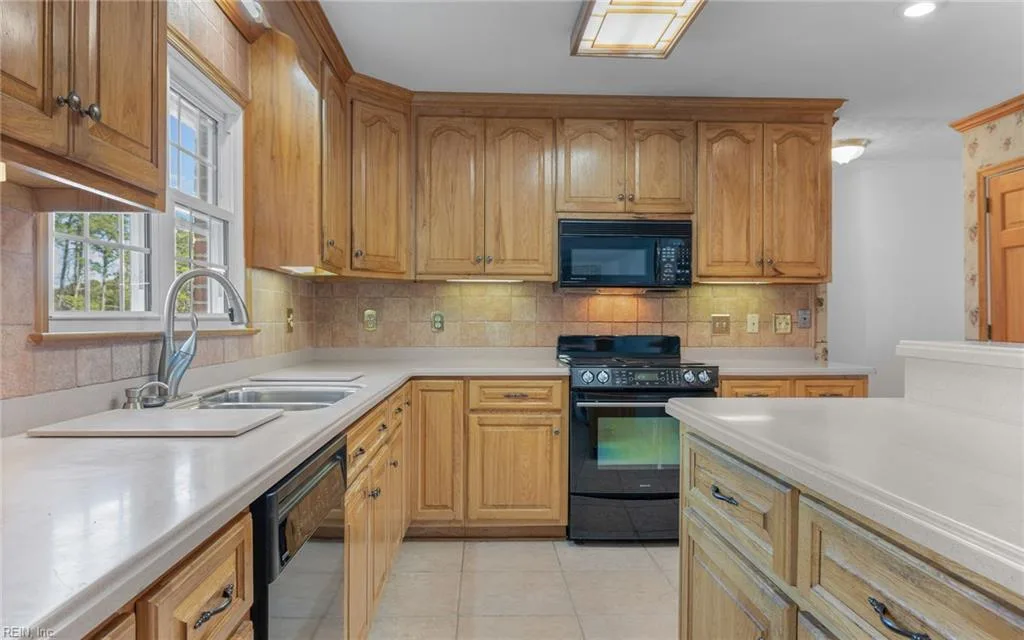 526 Elizabeth Lake DR, HAMPTON VA 23669 thumb 10