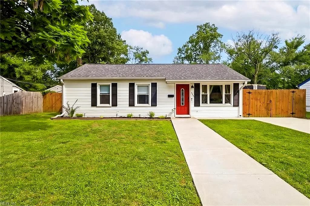 439 Walnut ST, HAMPTON VA 23669 - Main photo