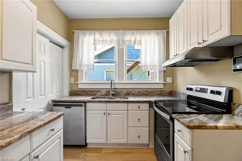 130 W Ocean AVE, NORFOLK VA 23503 thumb 10