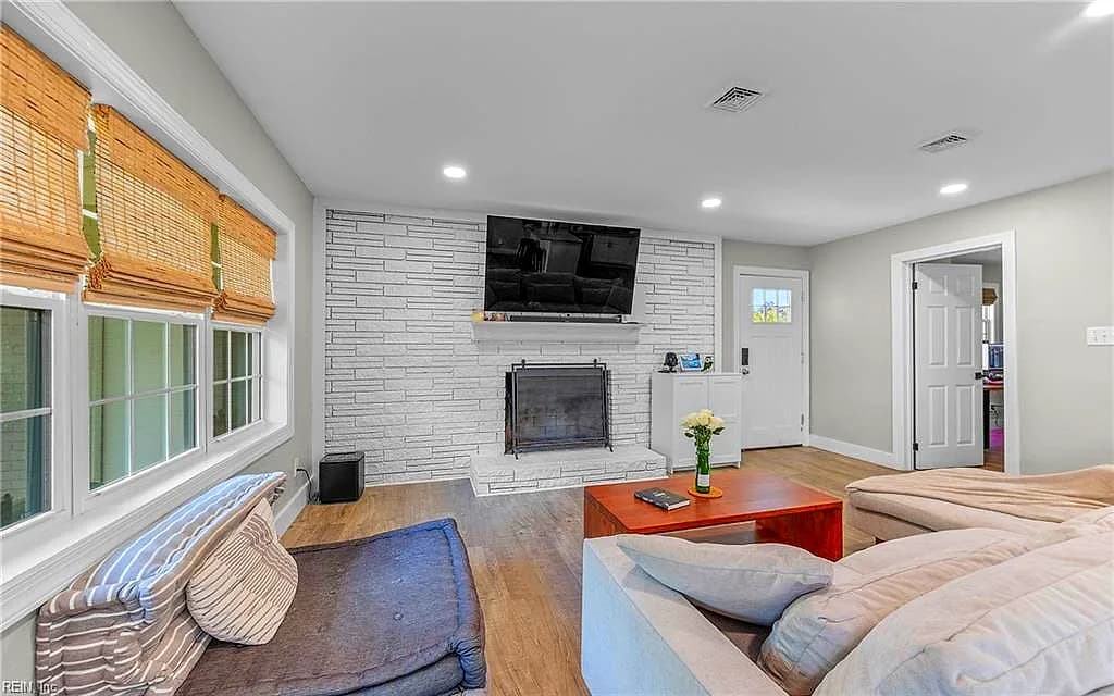 725 N Great Neck RD, VIRGINIABEACH VA 23454 - Photo 5