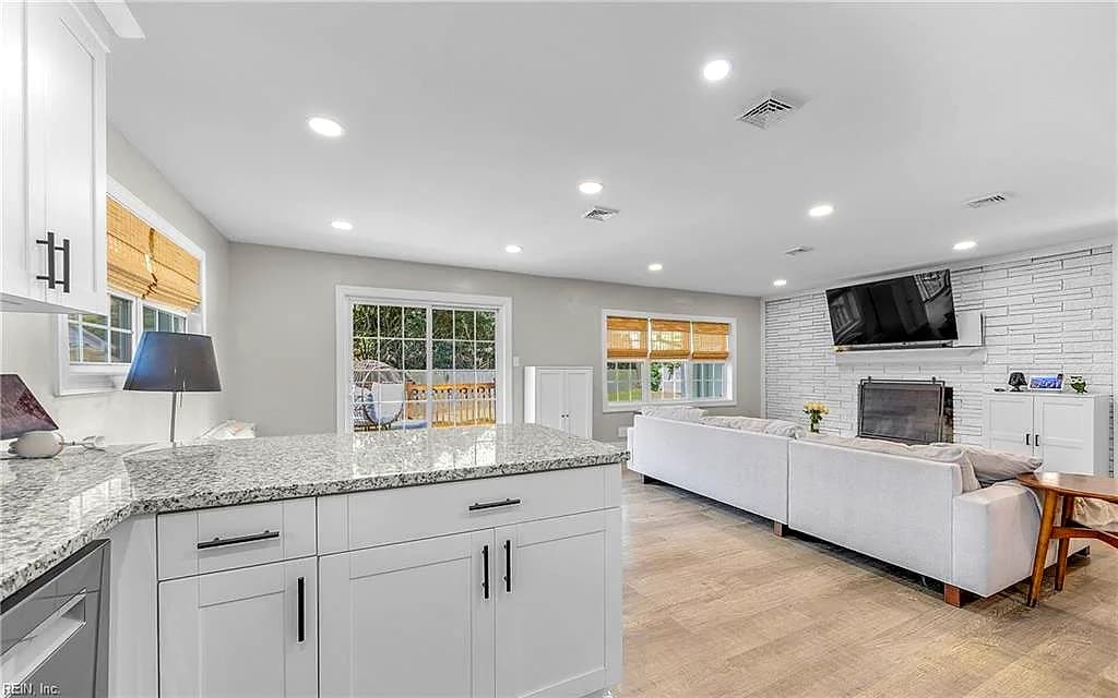 725 N Great Neck RD, VIRGINIABEACH VA 23454 thumb 9