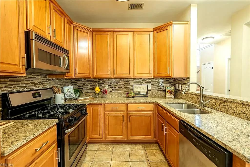 114 Bluff TER, NEWPORTNEWS VA 23602 thumb 8