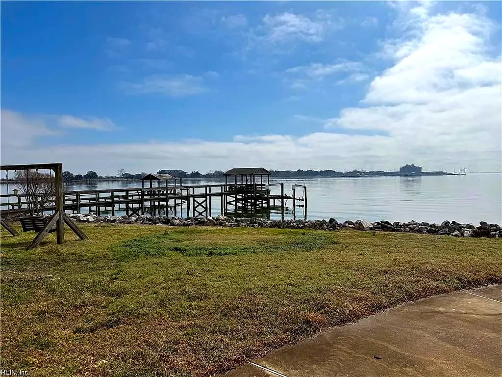 323 S Willard AVE, HAMPTON VA 23663 - Photo 5